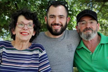 Una familia sorda de Santiago, finalista al premio del público de Youtubeir@s. (lavozdegalicia.es)