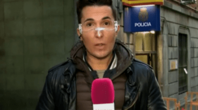 Omar Suárez, reportero de 'Sálvame', genera debate al aparecer con una mascarilla transparente: "No sirve". (20minutos.es)