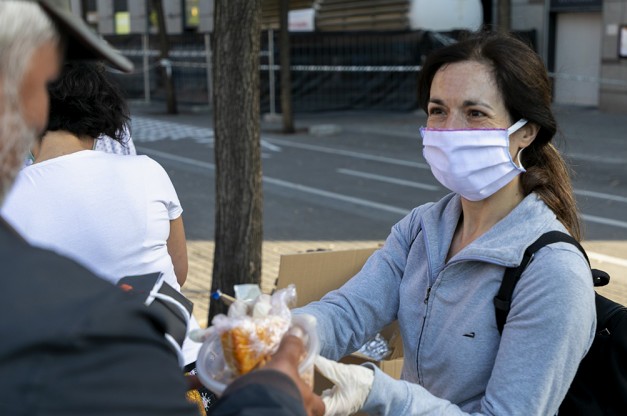 Arrels atén més de 2.600 persones sense llar durant el 2020, l’any de la pandèmia de Covid-19. (social.cat / AMIC)