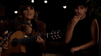 Videoclip: Rozalén nos regala la versión acústica de Loba. (cadenadial.com)